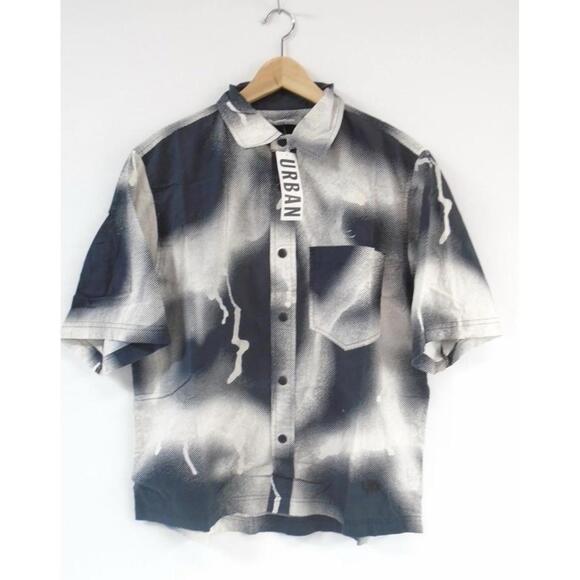 NWT Urban Outfitters Short Sleeve Shirt Black/White Snap Buttons Men’s Medium - Picture 3 of 7